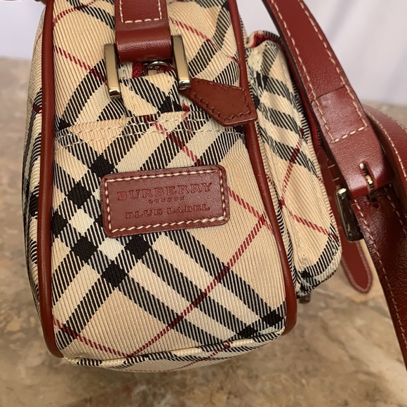 ❤️❤️SOLD❤️❤️Burberry blue label crossbody camera bag - Picture 3 of 11